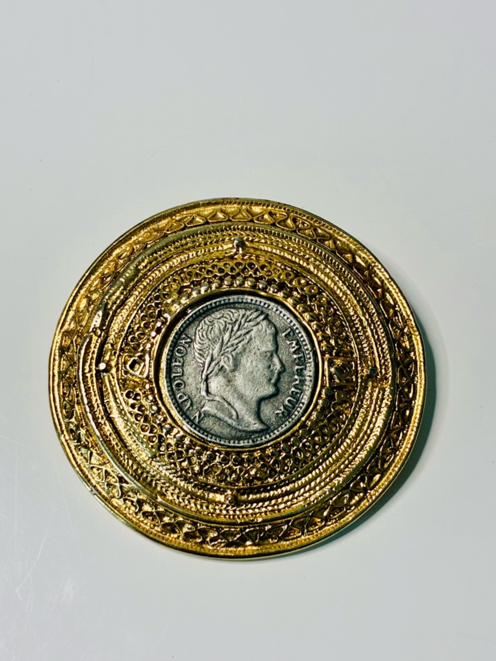 VTG Gold-Tone Decorative Medallion  Coin Center NAPOLEON EMPEROR Heavy Brooch